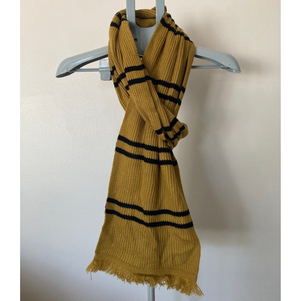 Universal Studios Wizarding World of Harry Potter Hufflepuff Scarf Yellow Black